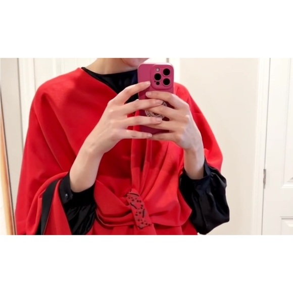 Red scarf - Picture 3 of 3